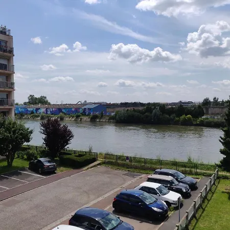 Apartment Appart'homecity - Ile Lacroix Seine *