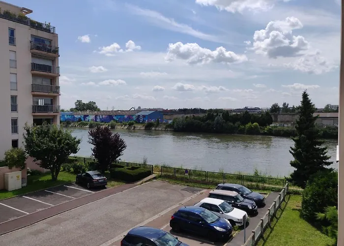 Apartment Appart'homecity - Ile Lacroix Seine *